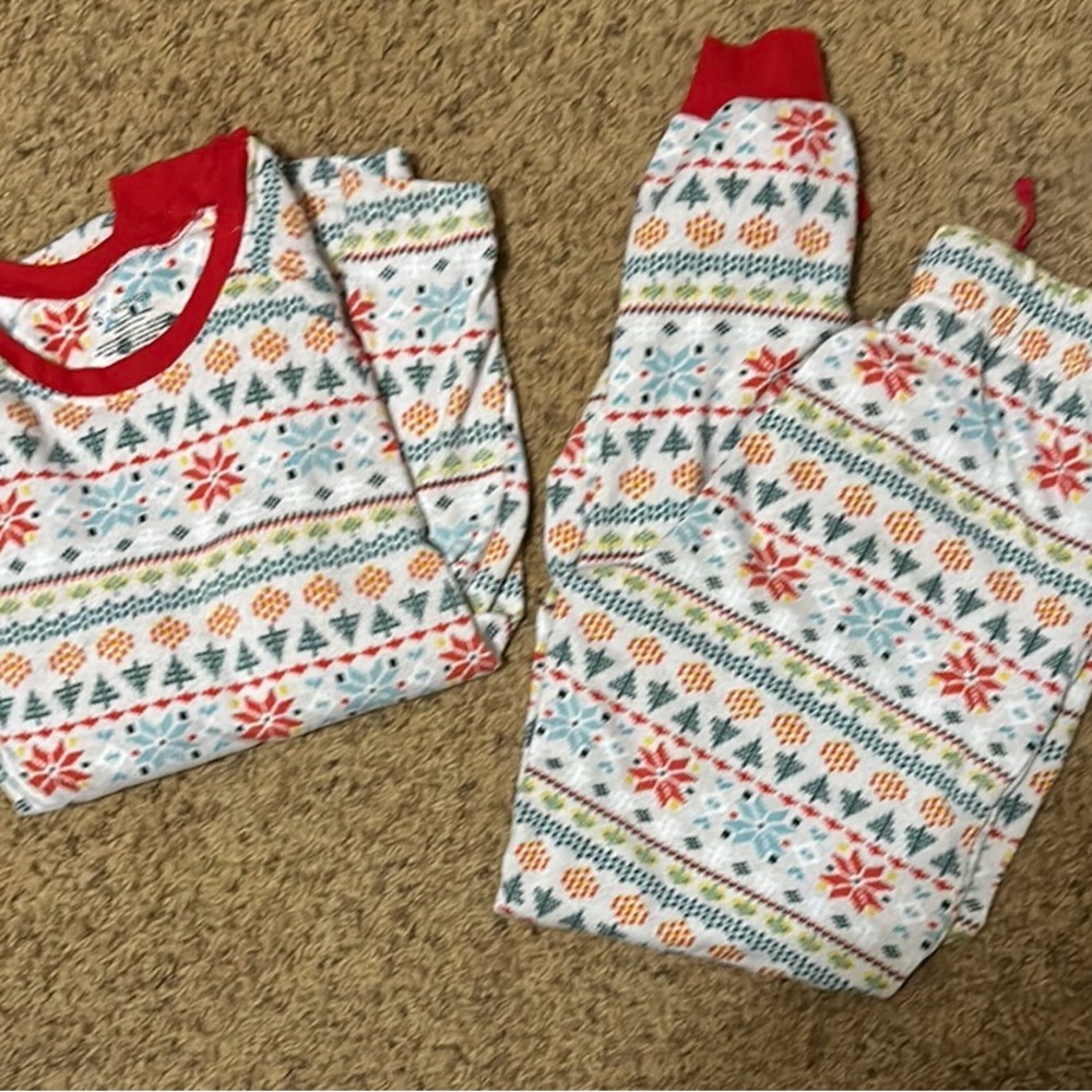 Colorful Winter Pattern Pajama Set - Picture 3 of 4
